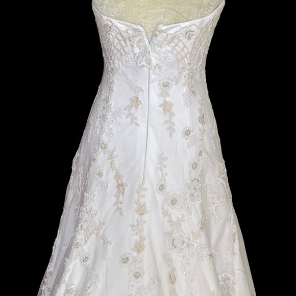 Casa Blanca Bridal Wedding Gown Dress Size 6 White French Bustle A-Line Timeless - Picture 8 of 12